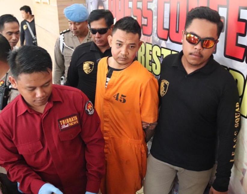 Pelaku Pembunuh SPG Mobil, Bagus Putu Wijaya (33) saat jumpa pers di Mapolresta Denpasar, Senin (12/08/2019) siang. Foto: Lintasnusanews.com/ Widodo
