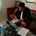 Jaksa Penuntut Umum (JPU) Candra Andhika Nugraha saat membacakan tuntutan kurir narkoba dalam sidang online yang digelar PN Denpasar. Foto: Lintasnusanews.com/Widodo