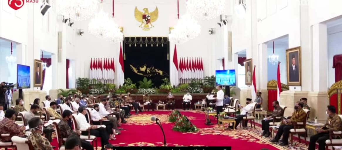Presiden Jokowi marahi menteri dan pimpinan lembaga, karena kesal dengan progres penanganan krisis pandemi Covid-19. Foto: Lintasnusanews.com/Tangkapan layar akun Youtube Sekretariat Presiden. 