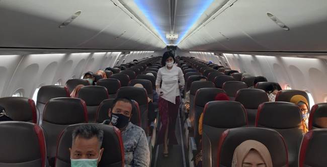 (Ilustrasi penumpang Batik AIr dalam Kabin) Demi memudahkan penumpang, Rapid Test Lion Air Group hanya dipungut Rp 95.000 per penumpang. Foto: Lintasnusanews.com/Humas Lion Group