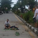 Wisatawan asal Rusia, Anastaya (18)saat hendak dievakuasi dari TKP Lakalantas di Jalan Sunset Road, Kuta, Badung Bali. Foto: Lintasnusanews.com?Wid