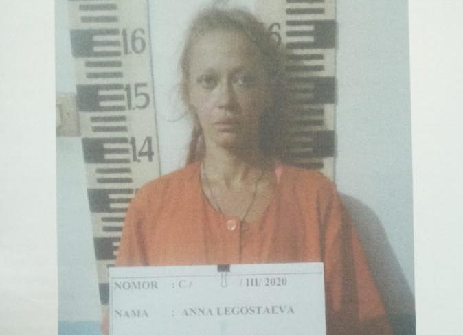 Bule Rusia, Anna Legostaeva akan segera disidangkan di PN Denpasar atas kasus kepemilikan Hasis di Bali. Foto: Lintasnusanews.com/Istimewa