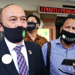 Ketua PN Denpasar, Sobandi saat menjelaskan Kuasa Hukum Jerinx minta ganti Hakim yang menyidangkan kliennya. Foto: Lintasnusanews.com/Widodo