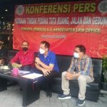 Para pelapor saat gelar konferensi pers di Cafe PICA Pojok Sudirman Denpasar, Kamis (27/05/2021), terkait laporannya terhadap Gus Marhaen ke Polda Bali. Foto: Lintasnusanews.com/Agung Widodo
