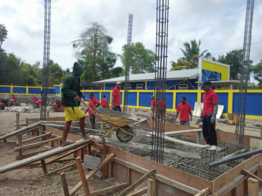 Proses pembangunan SPBU Pintar Asia milik KSP Pintu Air Maumere di Kecamatan Nita. Foto: Dok. KSP Pintu Air