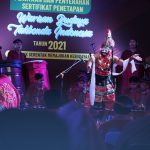 Sejumlah warisan budaya takbenda ditampilkan dalam acara penyerahan sertifikat WBTb di Gedung Plasa Insan Berprestasi Kemendikbudristek Jakarta, pada Selasa malam (07/12/2021). Foto: ist