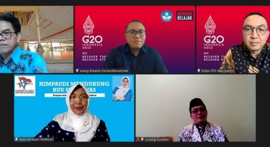 Dirjen Guru dan Tenaga Kependidikan, Iwan Syahril saat menerangkan RUU Sisdiknas secara virtual pada Senin (29/08/2022). Foto: ist