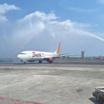 Pendaratan perdana Batik Air dari Adeleide Australi di Bandara Ngurah Rai Bali, Jumat (10/11/12023). Foto: Humas AP 1 Ngurah Rai Bali