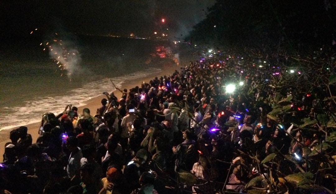 Perayaan malam tahun baru di Pantai Kuta. foto: Dok Lintasnusanews.com